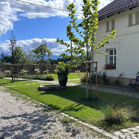 Dworek Wojanow Exterior photo